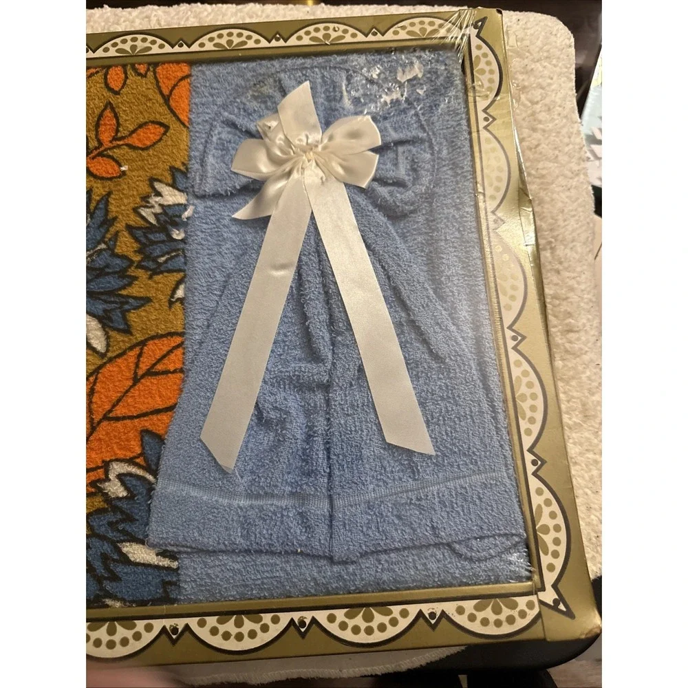 Vintage 1960s Decorative Towel Ensemble Gift Set Blue Floral NOS Boxed